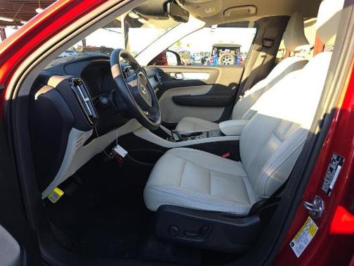 2019 Volvo XC40 T4 Momentum