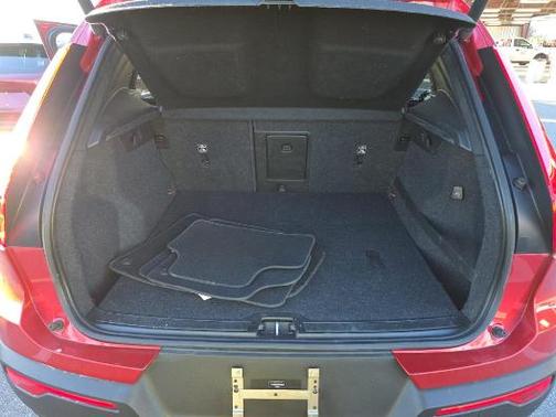 2019 Volvo XC40 T4 Momentum