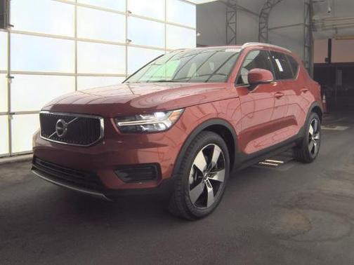 2019 Volvo XC40 T4 Momentum