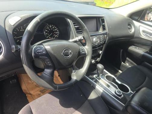 Magnetic Black 2018 Nissan Pathfinder SV