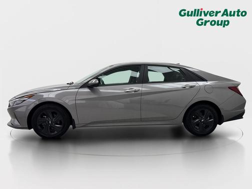 Fluid Metal 2022 Hyundai ELANTRA SEL