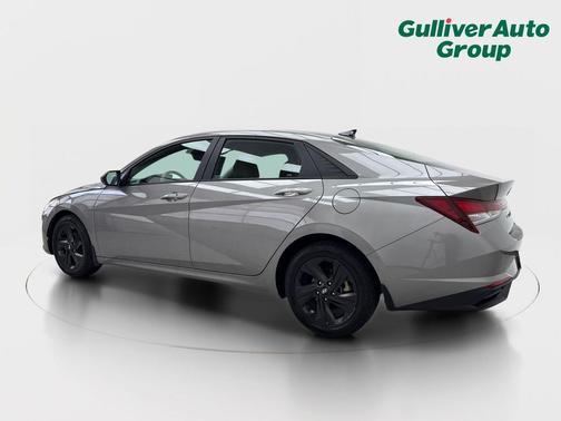 Fluid Metal 2022 Hyundai ELANTRA SEL