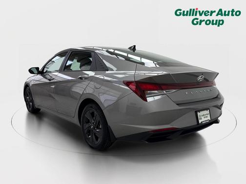 Fluid Metal 2022 Hyundai ELANTRA SEL