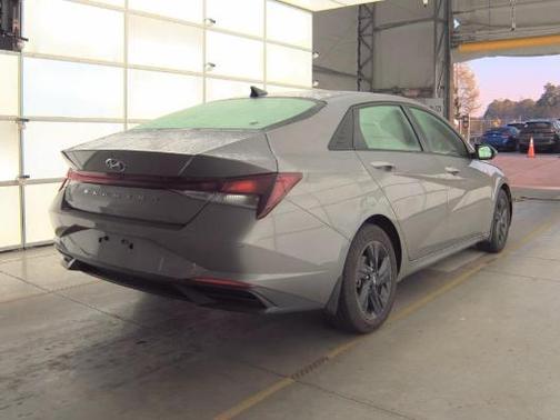 Fluid Metal 2022 Hyundai ELANTRA SEL