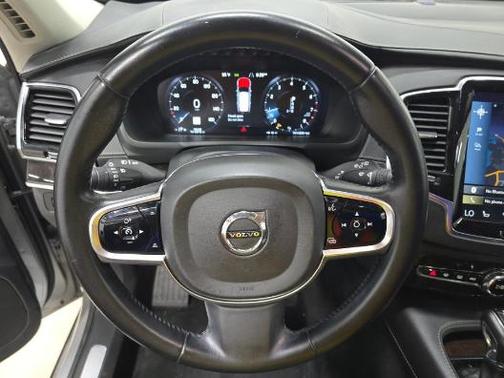 Bright Silver Metallic 2017 Volvo XC90 T6 Inscription