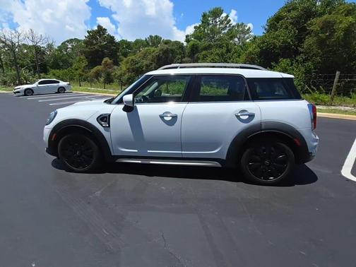 Light White 2020 MINI Countryman Cooper S