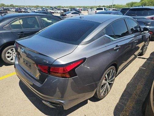 2021 Nissan Altima SR FWD