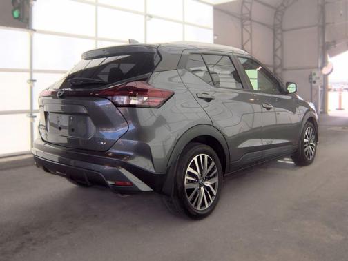 Gun Metallic 2022 Nissan Kicks SV