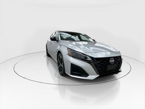 2023 Nissan Altima SR FWD