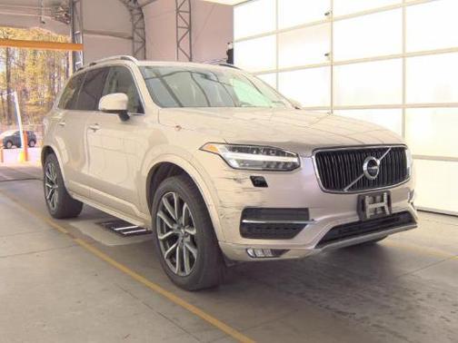2017 Volvo XC90 T6 Momentum