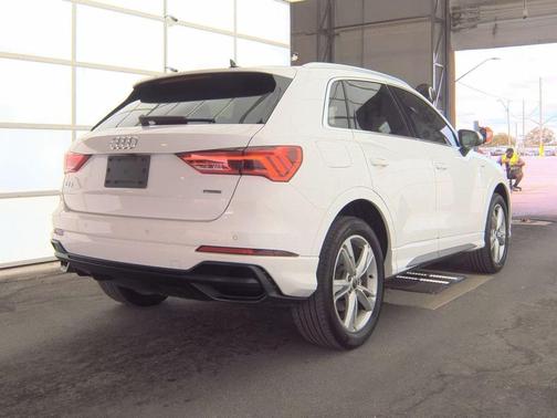 2021 Audi Q3 45 S line Premium