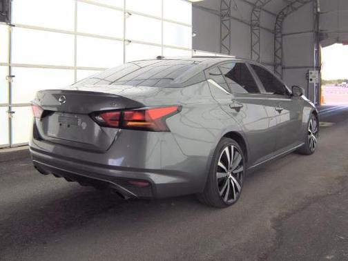 Gun Metallic 2022 Nissan Altima SR FWD