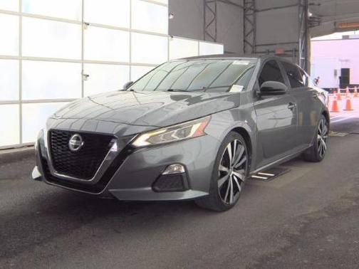 Gun Metallic 2022 Nissan Altima SR FWD