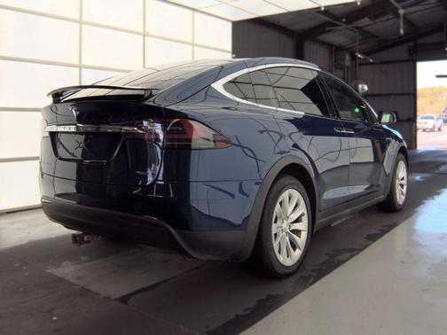 Deep Blue Metallic 2018 Tesla Model X 75D
