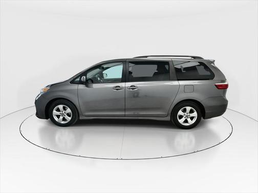 2018 Toyota Sienna LE