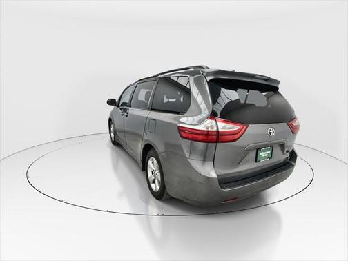 2018 Toyota Sienna LE