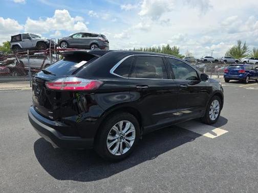 Agate Black Metallic 2022 Ford Edge Titanium