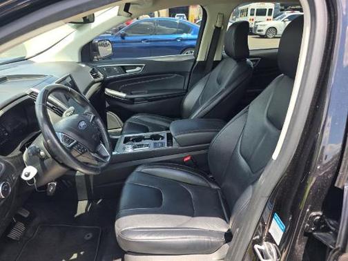 Agate Black Metallic 2022 Ford Edge Titanium