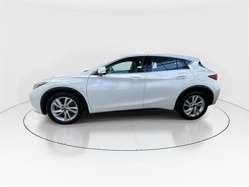 2017 INFINITI QX30 Luxury