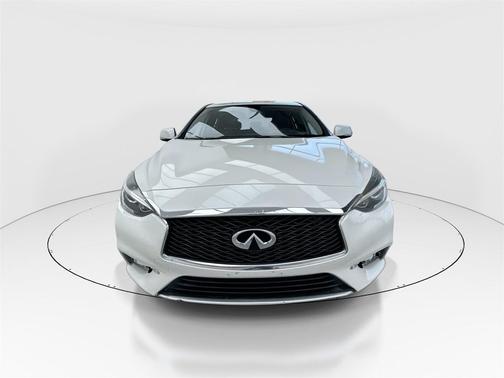 2017 INFINITI QX30 Luxury