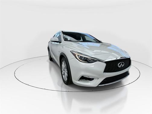 2017 INFINITI QX30 Luxury