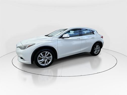 2017 INFINITI QX30 Luxury