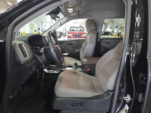 Super Black 2022 Nissan Frontier SV