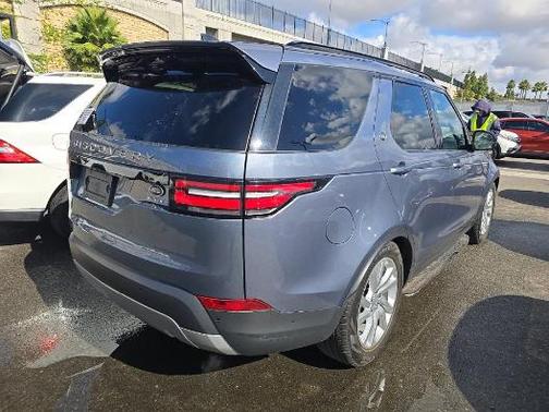 Byron Blue Metallic 2020 Land Rover Discovery HSE