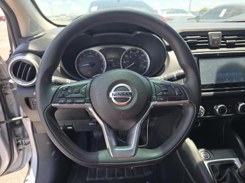 Brilliant Silver Metallic 2021 Nissan Versa 1.6 S