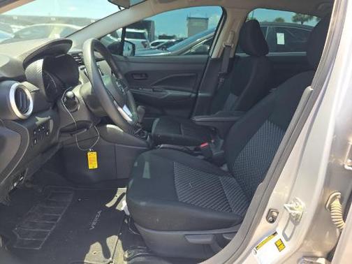 Brilliant Silver Metallic 2021 Nissan Versa 1.6 S