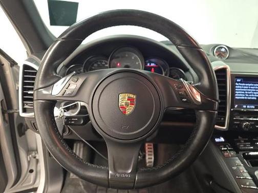 Classic Silver Metallic 2014 Porsche Cayenne Cayenne