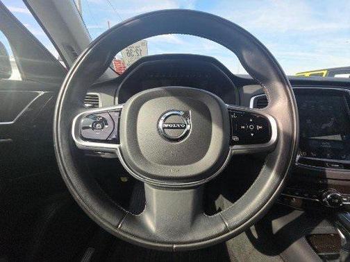 2019 Volvo XC90 T6 Momentum