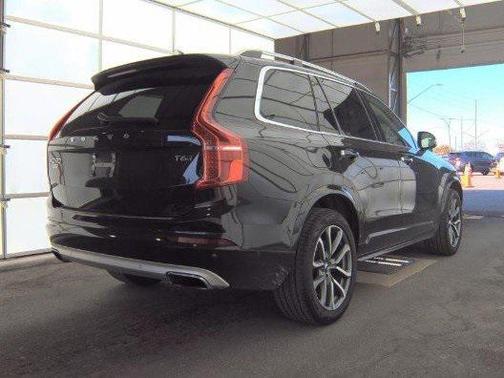 2019 Volvo XC90 T6 Momentum