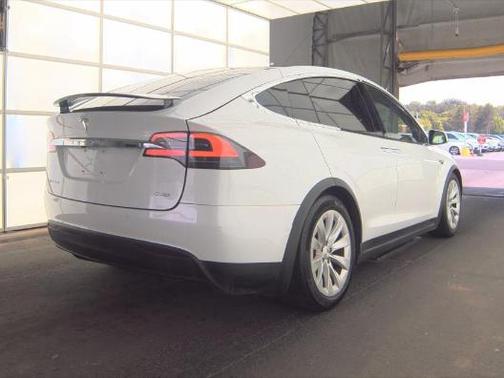 Solid White 2016 Tesla Model X 75D