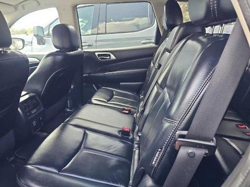 2018 Nissan Pathfinder SL