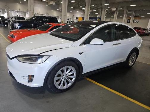 Pearl White Multi-Coat 2018 Tesla Model X 75D