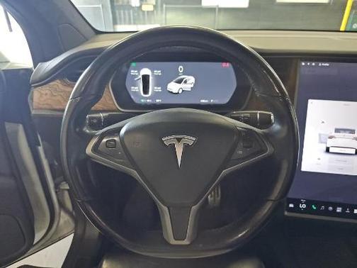 Pearl White Multi-Coat 2018 Tesla Model X 75D