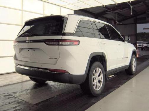 Bright White Clearcoat 2022 Jeep Grand Cherokee Limited