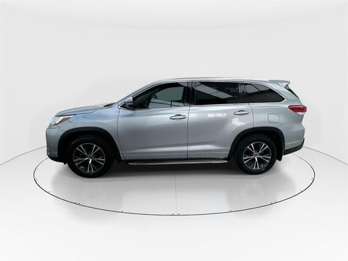 2017 Toyota Highlander LE I4