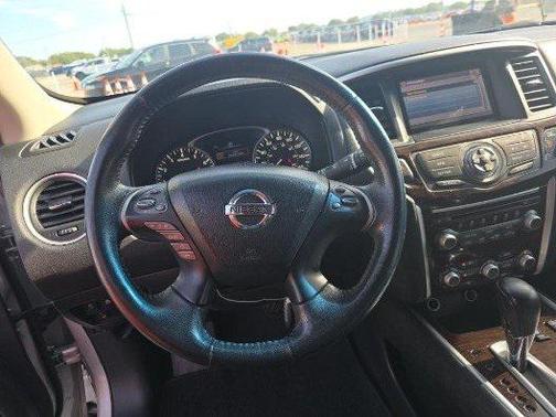 2016 Nissan Pathfinder SL