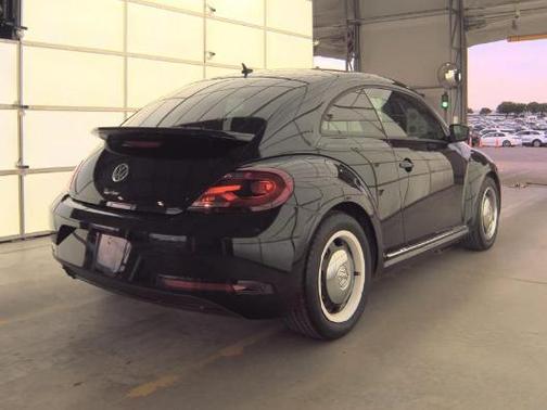 Deep Black Pearl 2019 Volkswagen Beetle 2.0T S