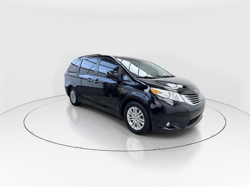 2017 Toyota Sienna XLE