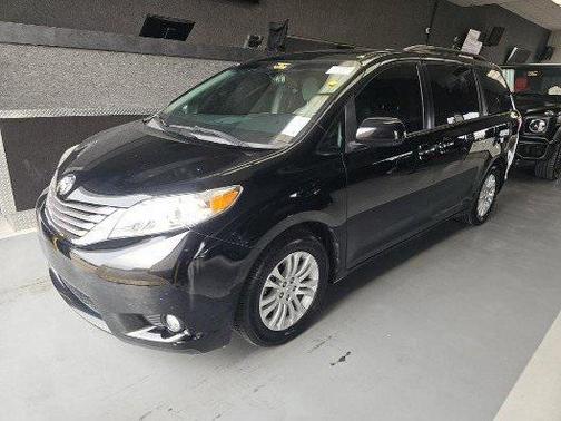 2017 Toyota Sienna XLE