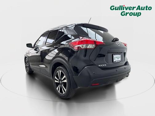 Super Black 2020 Nissan Kicks SV
