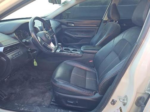 Glacier White 2022 Nissan Altima SR FWD