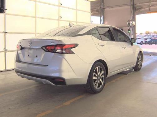 Brilliant Silver Metallic 2020 Nissan Versa 1.6 SV