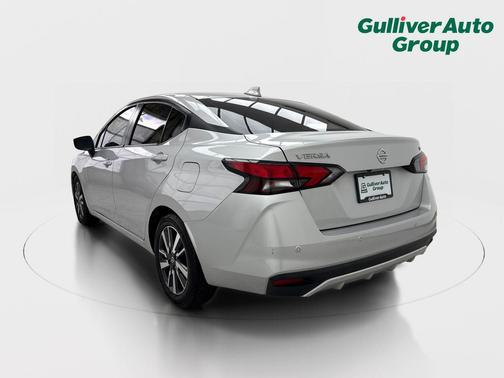 Brilliant Silver Metallic 2020 Nissan Versa 1.6 SV