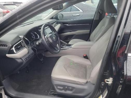 Midnight Black Metallic 2018 Toyota Camry SE