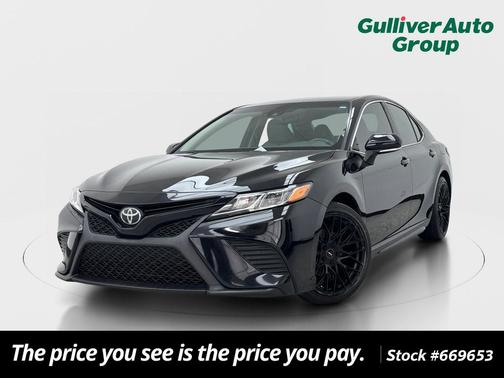 Midnight Black Metallic 2018 Toyota Camry SE