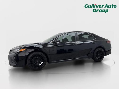 Midnight Black Metallic 2018 Toyota Camry SE